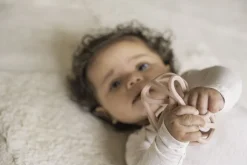 Little Dutch Pelota sensorial silicona rosa · Hot