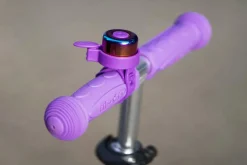 Micro Timbre Patinete · Neochrome Lila Clearance